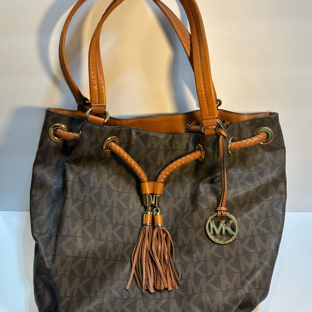 Michael Kors Brown Jet Set Gathered Tote Bag Purse with Tassel Detail Pre-owned - Picture 2 of 13
